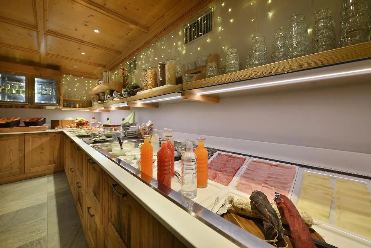 Hotel San Giovanni Livigno 3*,  Italia